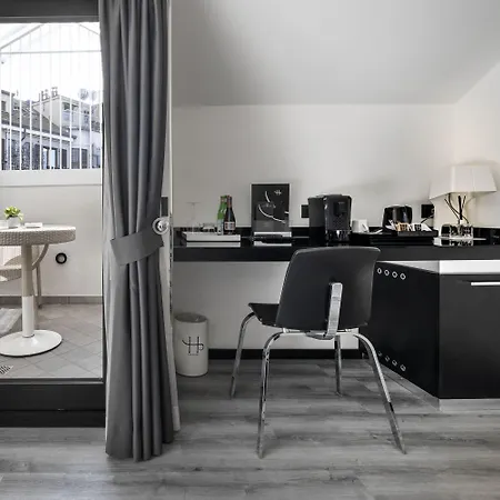 LHP Hotel Napoleon-3