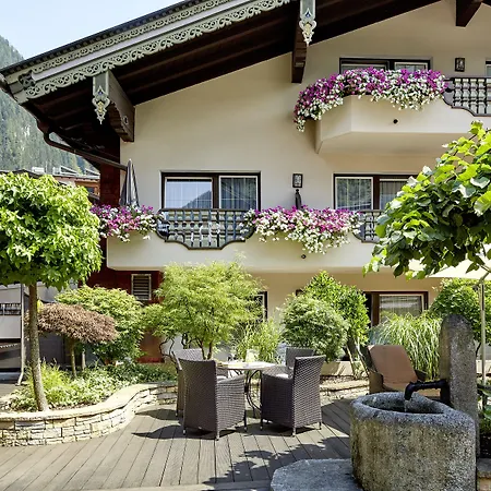 Hotel Neue Post-3