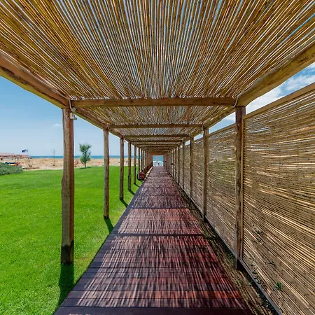 Cumeja Beach Club & Hotel-2
