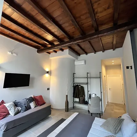 Soha Piazza Di Spagna Boutique-3