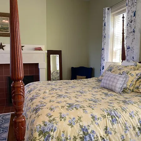 Bourbon Manor Bed & Breakfast Inn-2
