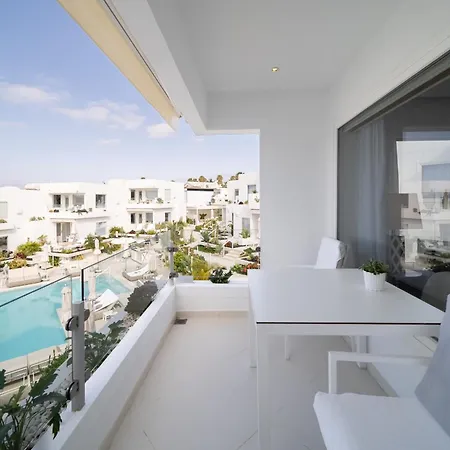 Lani'S Suites De Luxe - Adults Only-3