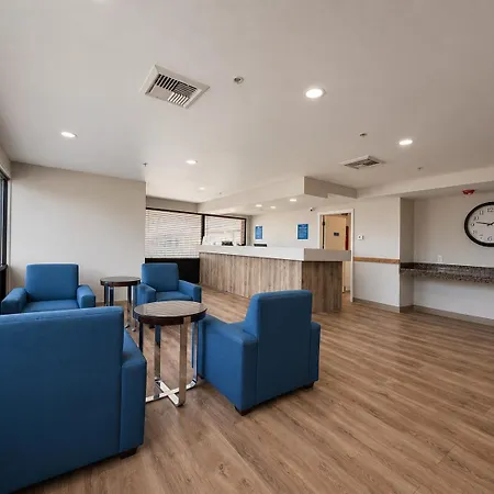 Days Inn By Wyndham Lake Point-3