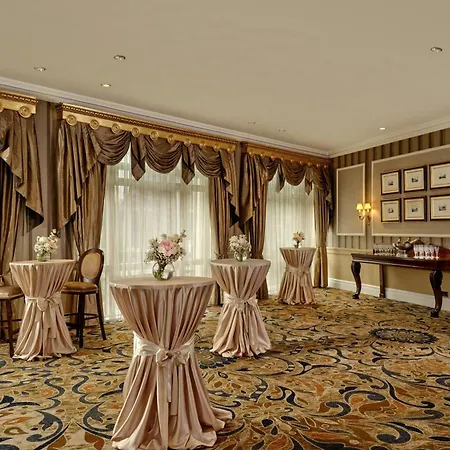 The College Green Dublin Hotel, Autograph Collection-3