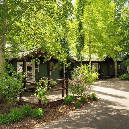 Huff House Inn And Cabins-3