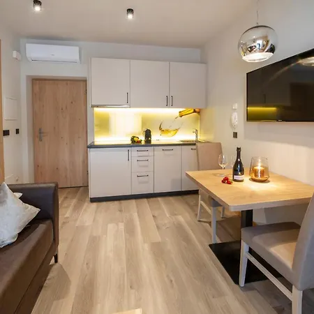 Haus Gregori Modern & Central Stay In Vineyard With Rooftop & Served Breakfast-3
