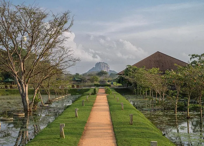 Water Garden Sigiriya - 30 Chic Designed Private Villas Overlooking Sigiriya