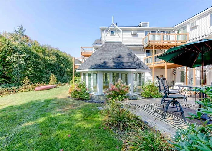 Beach hotel: Mountaineer Inn