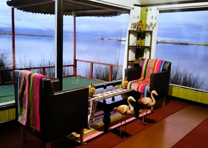 Uros Samarana Uta Lodge