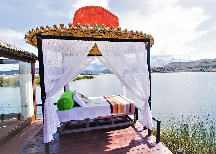 Uros Samarana Uta Lodge