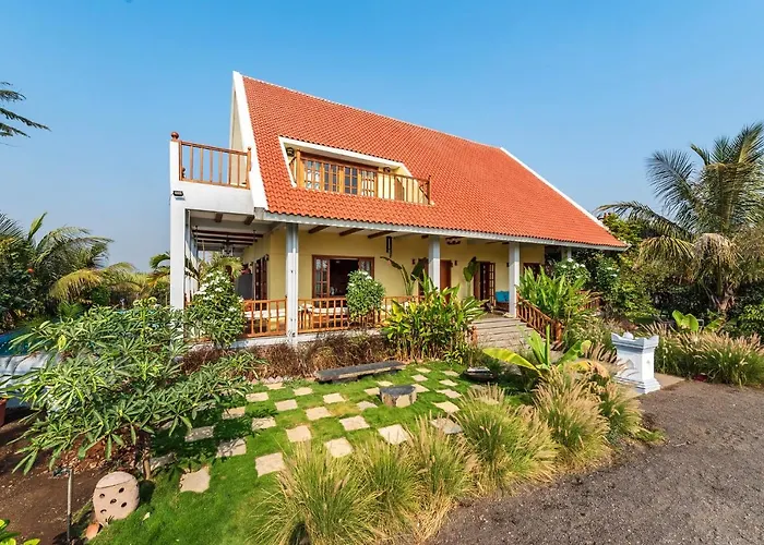 Saffronstays Happy Fields - 3Br Pet-Friendly Pool Farmhouse With Farm Views, Hammocks & Farm-To-Table Dining Near