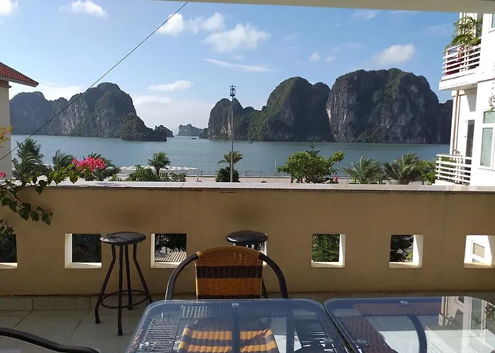 Hot Tub in Room Ha Long Lily Homestay