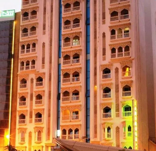 Hotel with Tennis: Landmark Plaza Hotel