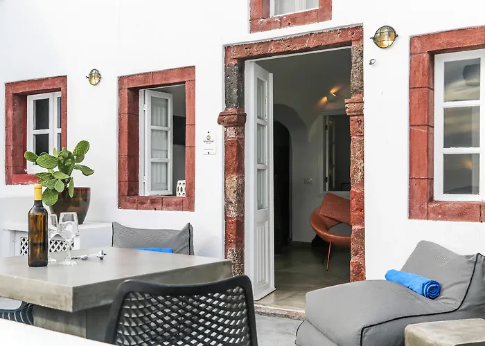 Hotel near College: White Pearl Villas