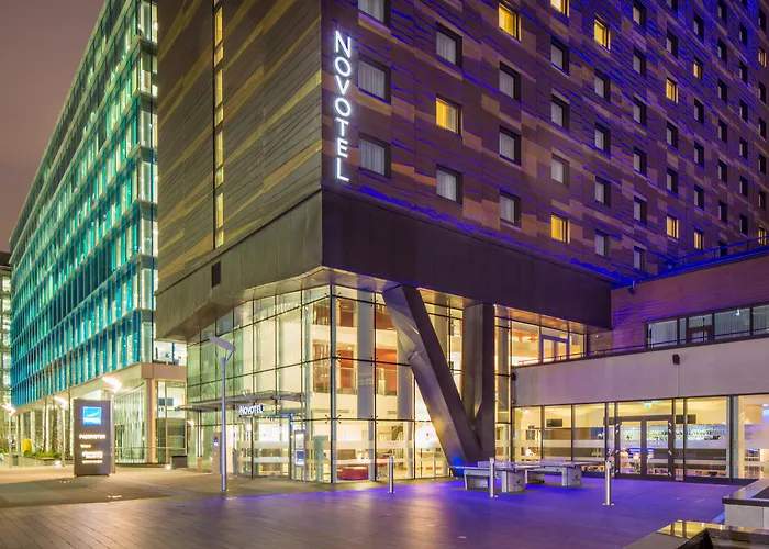 Hotel with pool: Novotel London Paddington