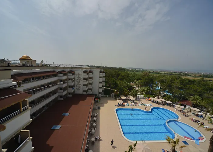 Hôtel avec piscine: Linda Resort Hotel
