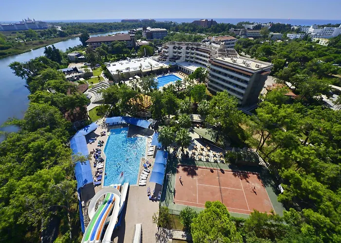 Hôtel avec piscine: Linda Resort Hotel