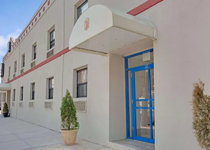 Super 8 By Wyndham Long Island City Lga