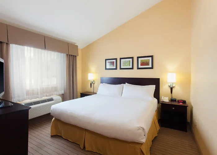 Cheap hotels Holiday Inn Express & Suites Seattle - City Center
