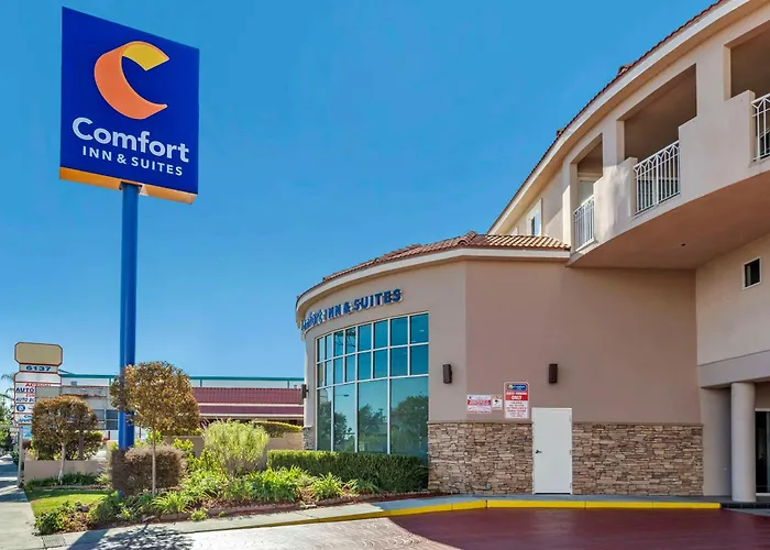 Comfort Inn & Suites Near Universal - N Hollywood - Burbank