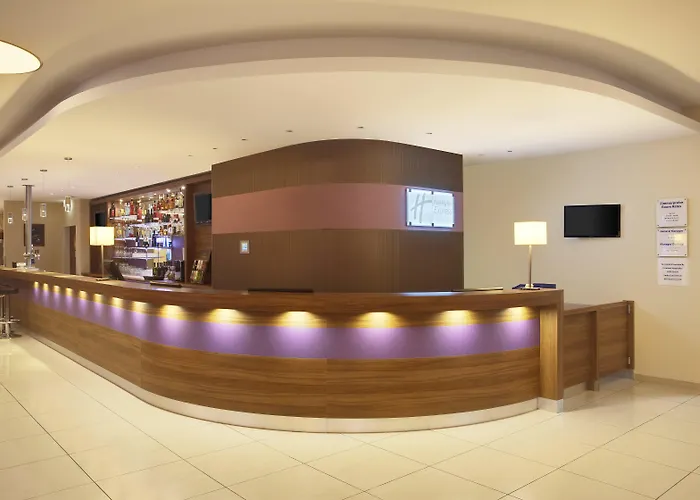Hotel near College: Premier Inn Hamburg City Alster