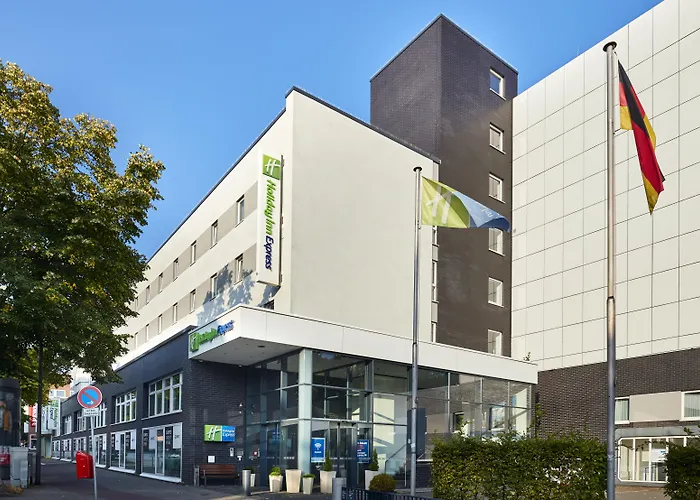 Hotel near College: Premier Inn Hamburg City Alster