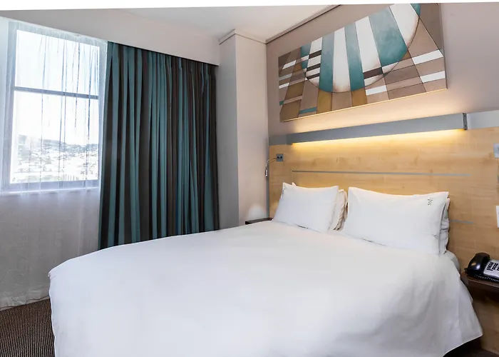 3 star hotels Holiday Inn Express Cape Town City Centre By Ihg