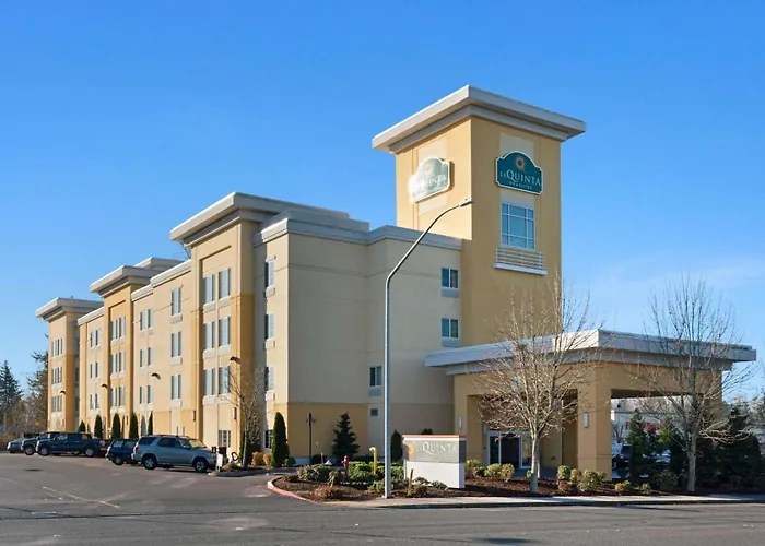 Hotel with pool: La Quinta By Wyndham Bellingham