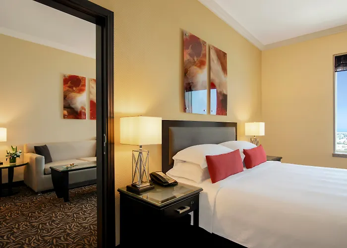Hotel cerca del colegio: Towers Rotana - Dubai