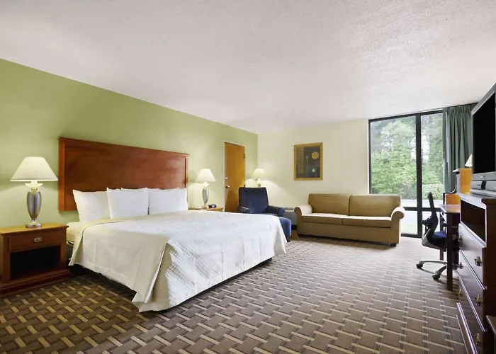Family Friendly Hotels Days Inn By Wyndham Fayetteville-South/I-95 Exit 49