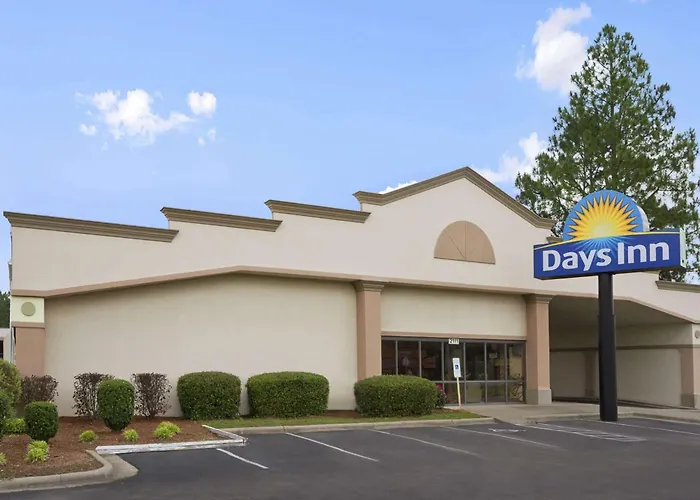 Family Friendly Hotels Days Inn By Wyndham Fayetteville-South/I-95 Exit 49