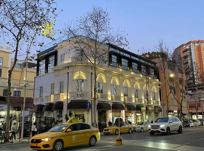 Crown Boutique & Spa