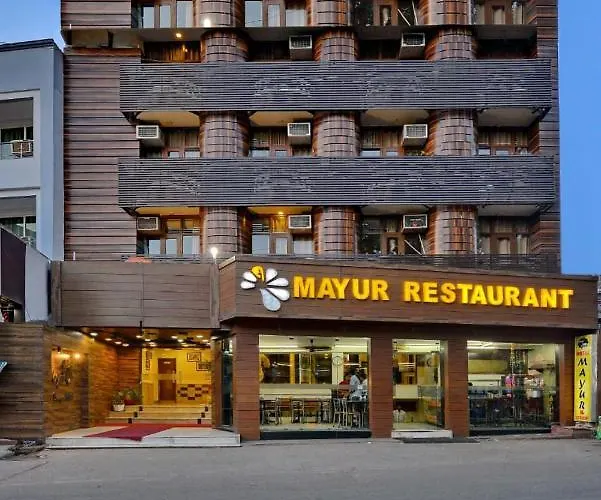 Mayur By Roomsinc