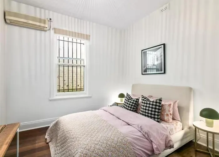 2 Classic Inner City Cottage Charm 2Br