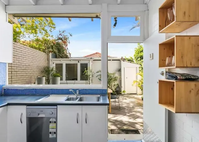 2 Classic Inner City Cottage Charm 2Br