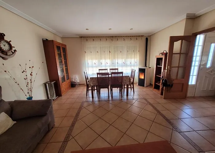 Chalet: Estancia Vacacional Las Nogueras