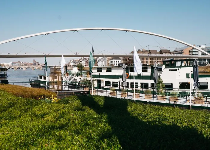 Hotel dichtbij College: Botel Maastricht