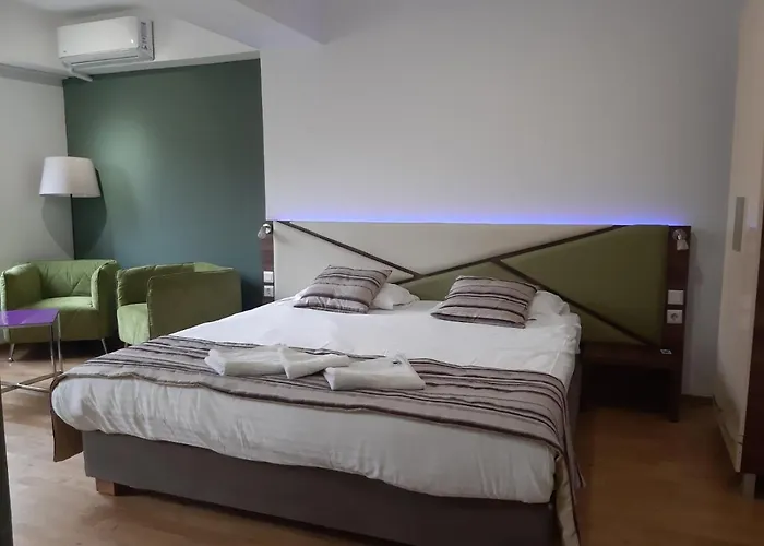 Modern Inn Suites