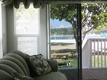 Central hotel: Newport Dunes Waterfront Resort