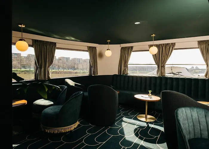 Hotel dichtbij College: Botel Maastricht