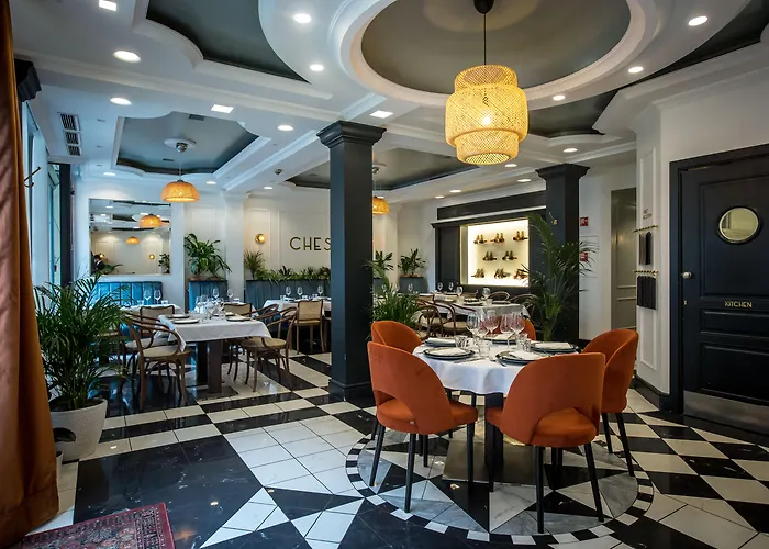 Queen's Court Hotel&Residence