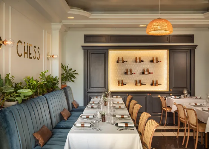 Queen's Court Hotel&Residence