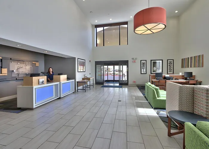 Resorts Guide Holiday Inn Express & Suites Albuquerque - North Balloon Fiesta Park By Ihg