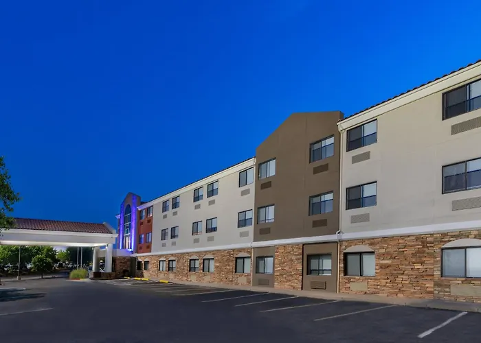 Resorts Guide Holiday Inn Express & Suites Albuquerque - North Balloon Fiesta Park By Ihg