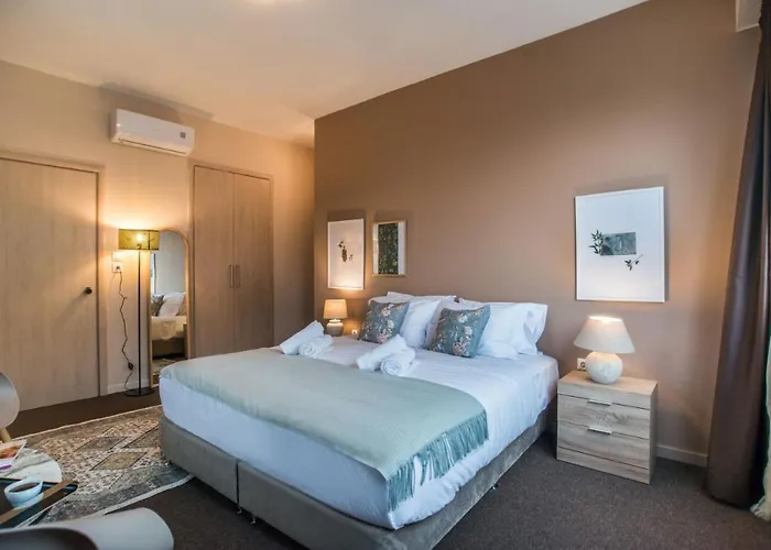 B&B: Athens Gem