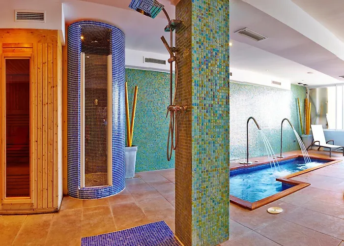 Hotel de 4 estrellas: Flamboyan Caribe Hotel & Spa