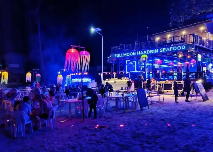 Hotel: Full Moon Central Party Hotel