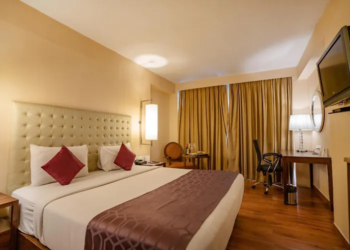 Hotel with pool: Royal Orchid Central Jaipur, Bani Park