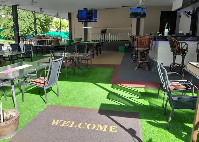 Oasis Hostel & Bar