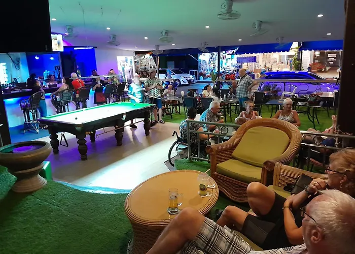 Oasis Hostel & Bar